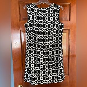 Size 12 ABstudio black and white shift dress
